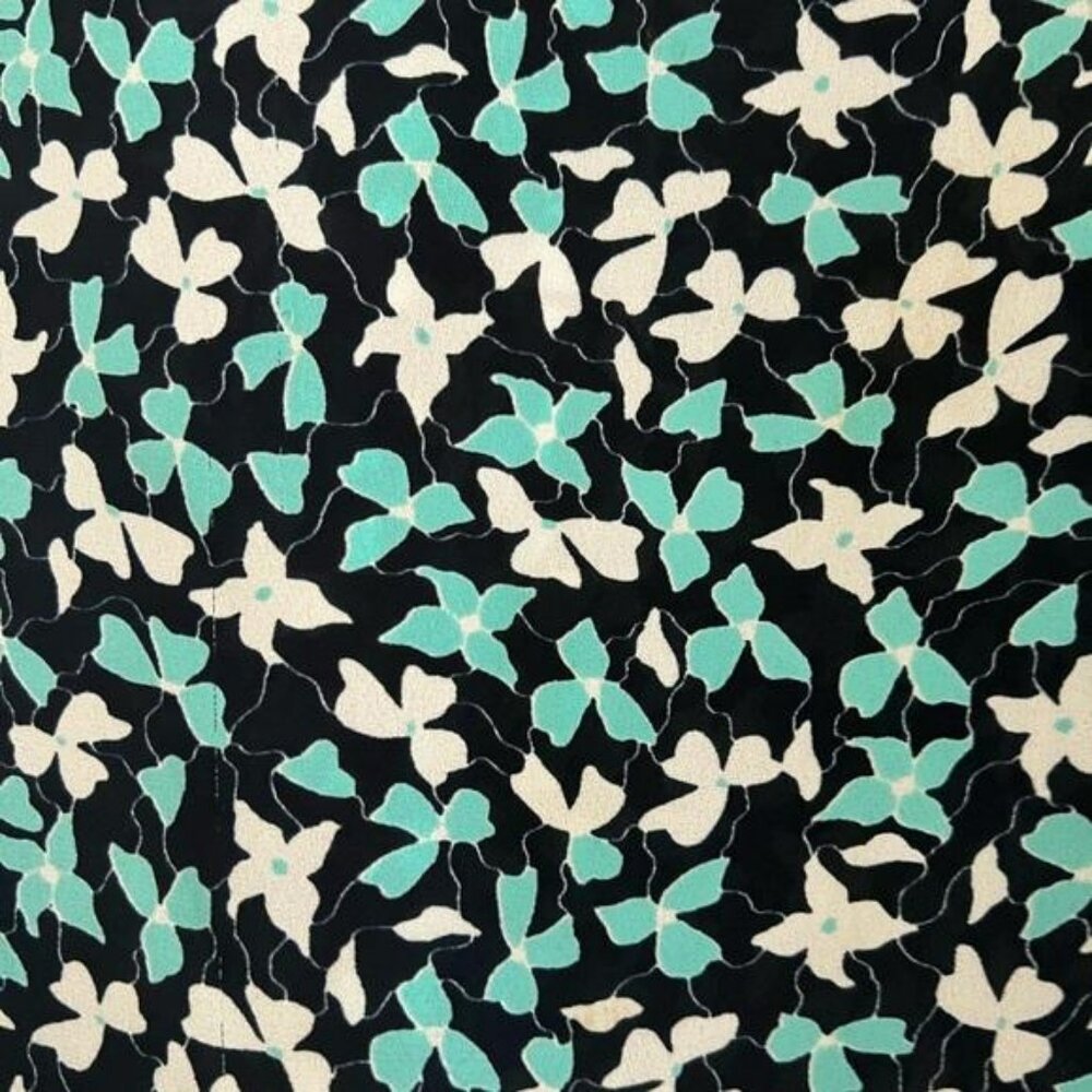 NWT NYDJ Dark Blue, Turquoise and White print 3/4 Sleeve Blouse Size Medium - Picture 2 of 4